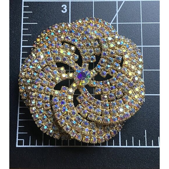 Vtg Brooch Rainbow AB Rhinestone Pinwheel Swirl Gold Tone Prom Wedding Pageant - Picture 7 of 7